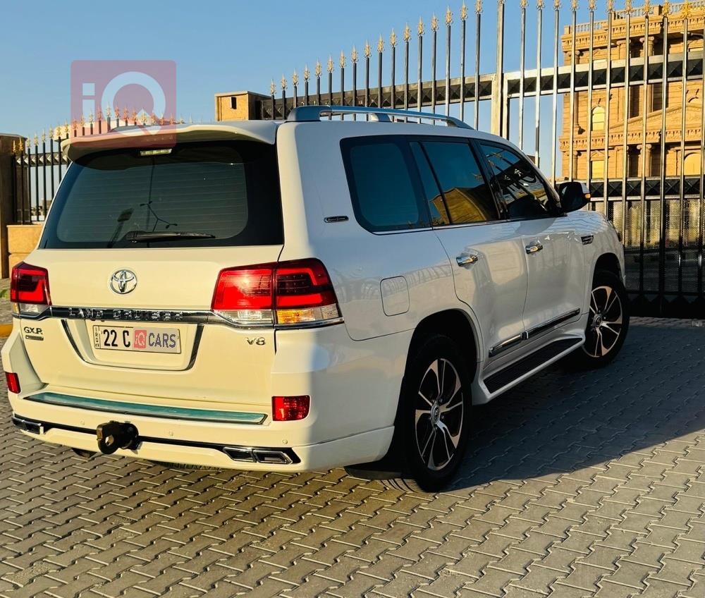 تۆیۆتا لاند کروزەر